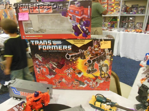 BotCon 2013   The Transformers Convention Dealer Room Image Gallery   OVER 500 Images  (347 of 582)